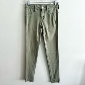 American Eagle size 2 Jeggings soft green color good condition soft fabr…